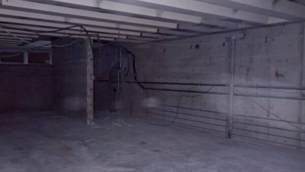 某ハイブランド店